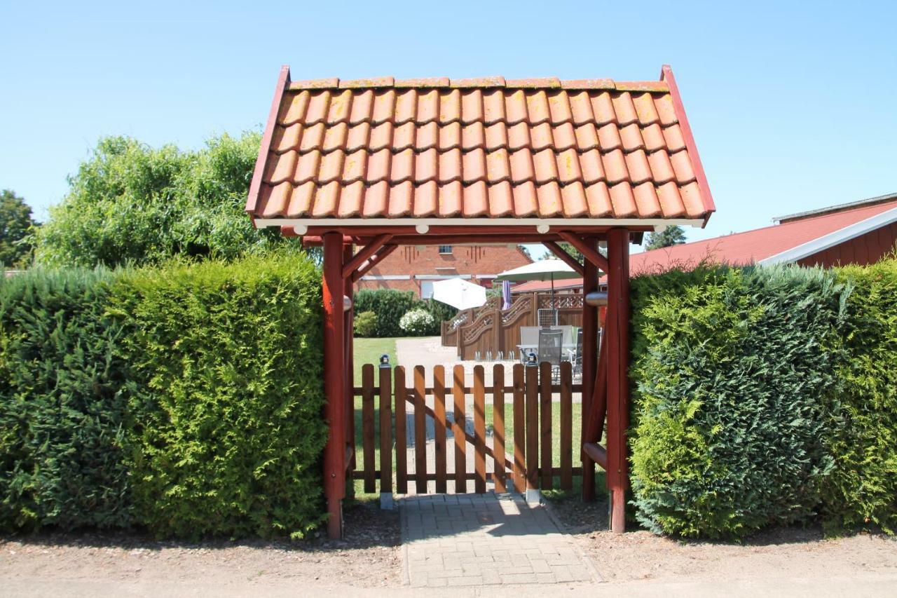 Blockhaeuser An Der Mueritz Ludorf Esterno foto