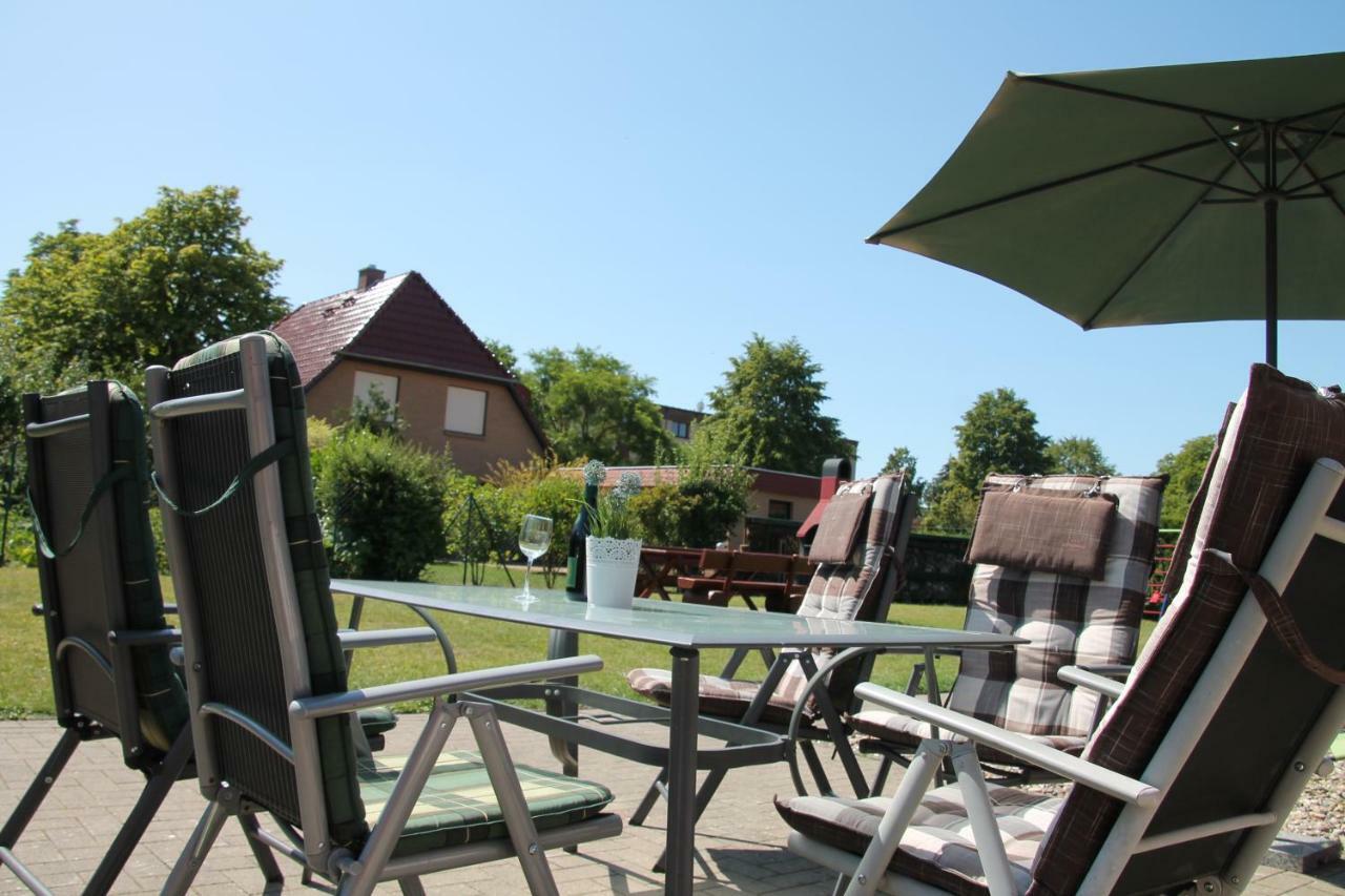 Blockhaeuser An Der Mueritz Ludorf Esterno foto